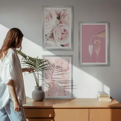 Zidna galerija mramorna pozadina sa šampanjskim ružama