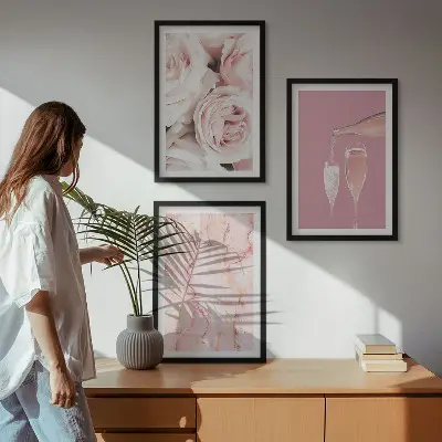 Zidna galerija mramorna pozadina sa šampanjskim ružama