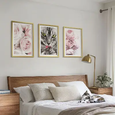 Mačka u ružičastom cvijeću set 3 slike u okviru
