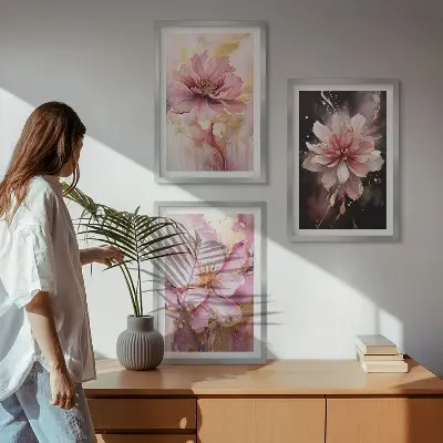 Zidna galerija cvjetne kompozicije od ruža u bijeloj boji