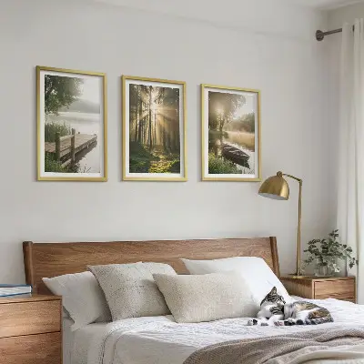 Set od 3 slike u okviru jezero, šuma, brod i jutarnja magla