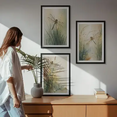 Zidna galerija trava vretenaca iznad vode