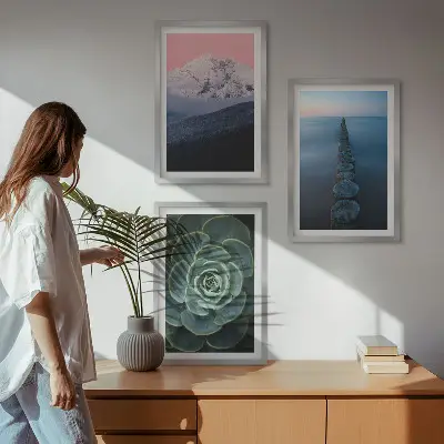 Zidna galerija planine s ružičastim nebom i sukulentima uz vodu