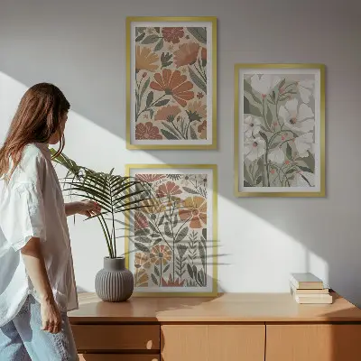 Zidna galerija s uzorkom cvijeća u narančastoj i zelenoj boji
