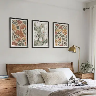 Zidna galerija s uzorkom cvijeća u narančastoj i zelenoj boji