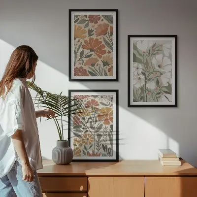 Zidna galerija s uzorkom cvijeća u narančastoj i zelenoj boji