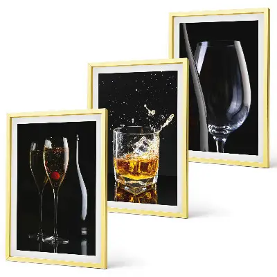 Set 3 slike Čaše vina i viskija u okviru na crnoj pozadini