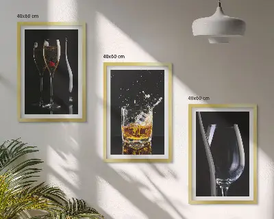 Set 3 slike Čaše vina i viskija u okviru na crnoj pozadini