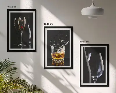 Set 3 slike Čaše vina i viskija u okviru na crnoj pozadini