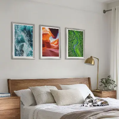 Zidna galerija kanjon kretanja vode u zelenoj šumi
