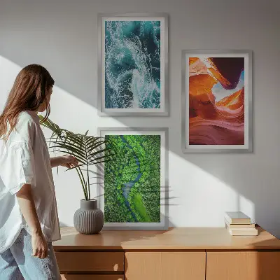 Zidna galerija kanjon kretanja vode u zelenoj šumi