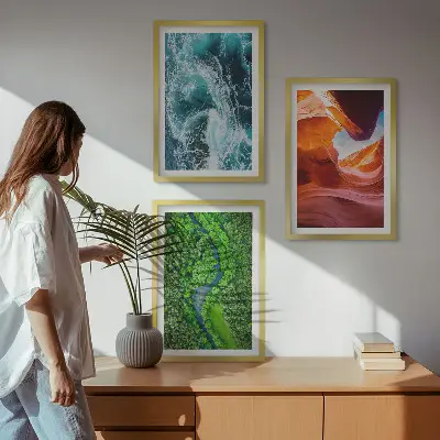 Zidna galerija kanjon kretanja vode u zelenoj šumi