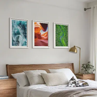 Zidna galerija kanjon kretanja vode u zelenoj šumi