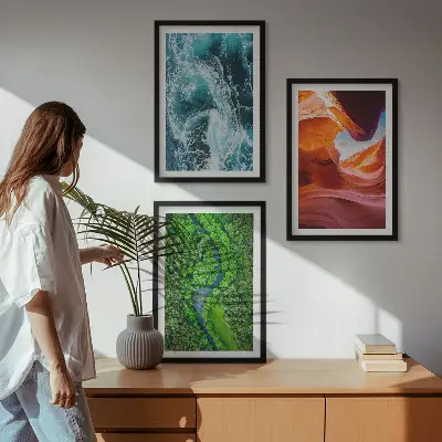 Zidna galerija kanjon kretanja vode u zelenoj šumi