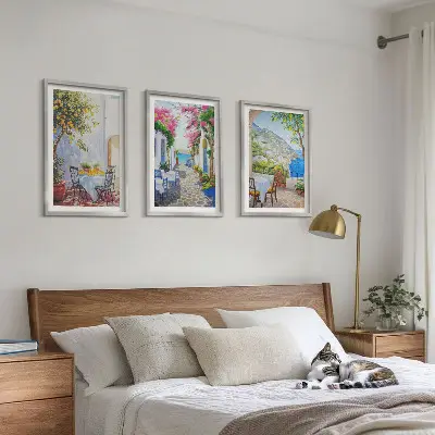 Zidna galerija šarmantne ulice, biljke i more