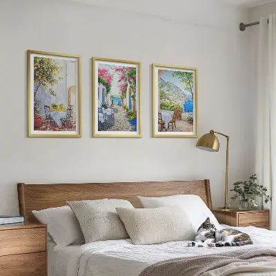 Zidna galerija šarmantne ulice, biljke i more