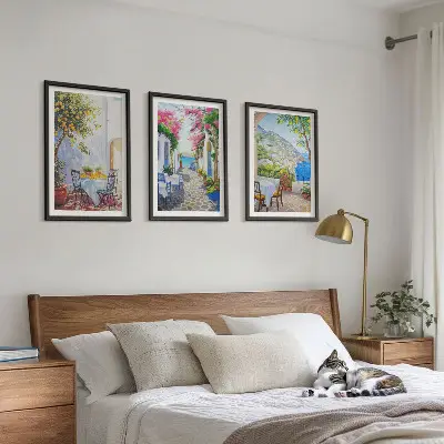 Zidna galerija šarmantne ulice, biljke i more