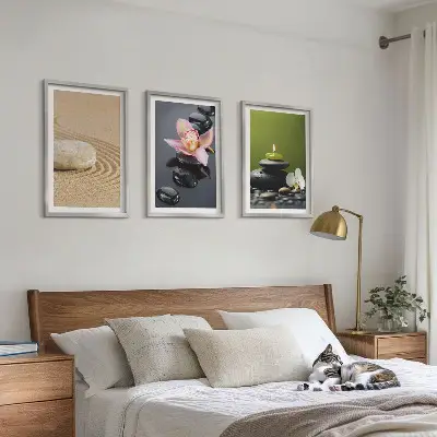 Zidna galerija s motivom opuštajućeg zen kamenja
