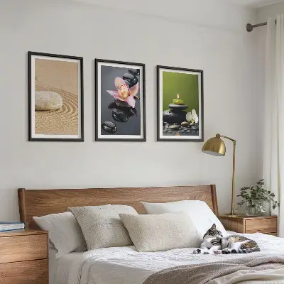 Zidna galerija s motivom opuštajućeg zen kamenja