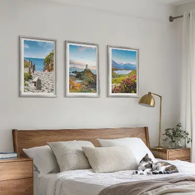 Triptih u okviru motivi plaže, svjetionika, planina i cvijeća