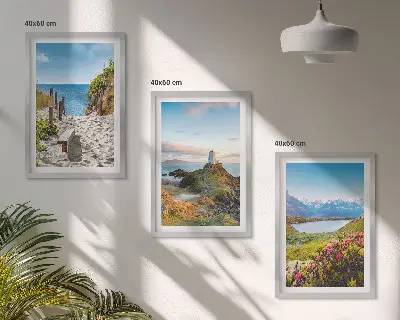 Triptih u okviru motivi plaže, svjetionika, planina i cvijeća