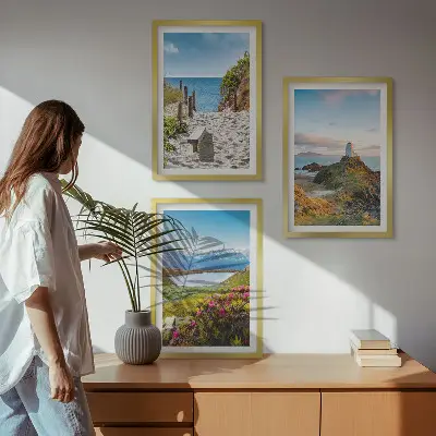 Triptih u okviru motivi plaže, svjetionika, planina i cvijeća