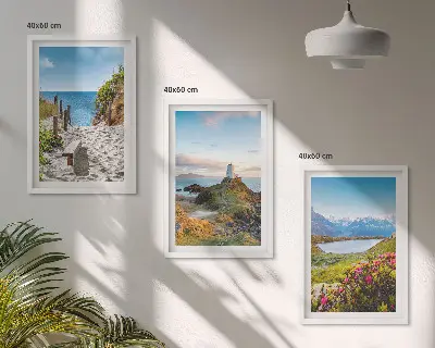 Triptih u okviru motivi plaže, svjetionika, planina i cvijeća