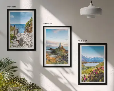 Triptih u okviru motivi plaže, svjetionika, planina i cvijeća