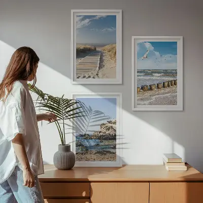 Zidna galerija drvena staza na plaži s pogledom na litice