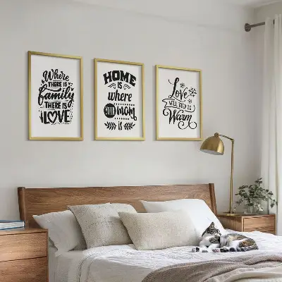 Zidna galerija s motivima obitelji, ljubavi, doma i topline