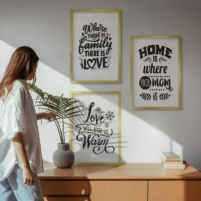Zidna galerija s motivima obitelji, ljubavi, doma i topline