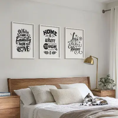 Zidna galerija s motivima obitelji, ljubavi, doma i topline