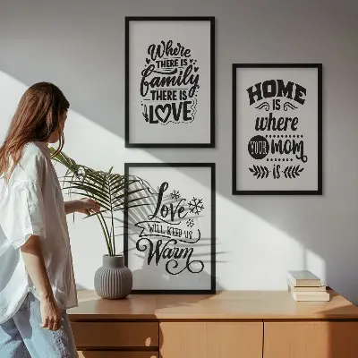 Zidna galerija s motivima obitelji, ljubavi, doma i topline
