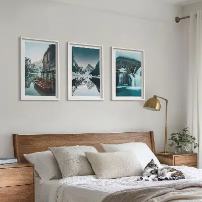 Set 3 slike u okviru planinski krajolici sa slapom i jezerom