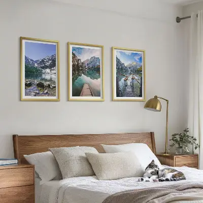Zidna galerija planine, jezera i drveni molovi