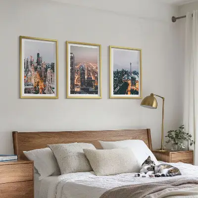 Set od 3 slike u okviru gradovi noću s prikazom nebodera i svjetala