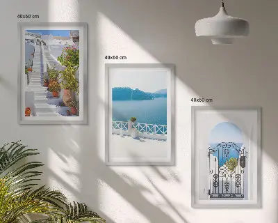 Zidna galerija bijele stepenice s biljkama i morskim vratima