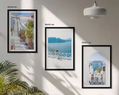 Zidna galerija bijele stepenice s biljkama i morskim vratima