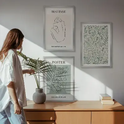 Zidna galerija s motivima linija, biljnim uzorcima i minimalizma