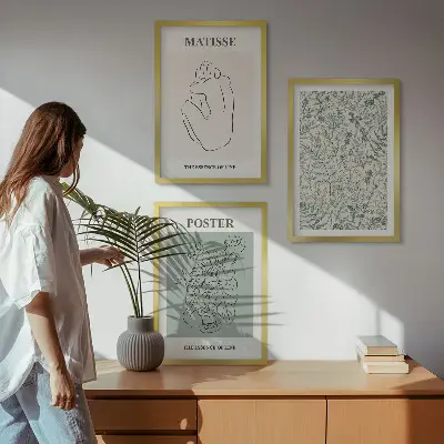 Zidna galerija s motivima linija, biljnim uzorcima i minimalizma