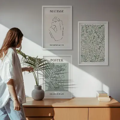 Zidna galerija s motivima linija, biljnim uzorcima i minimalizma