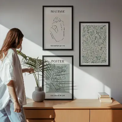 Zidna galerija s motivima linija, biljnim uzorcima i minimalizma
