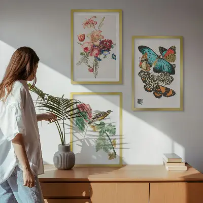 Zidna galerija s motivom cvijeća, leptira i ptica u pastelnim bojama