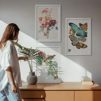 Zidna galerija s motivom cvijeća, leptira i ptica u pastelnim bojama