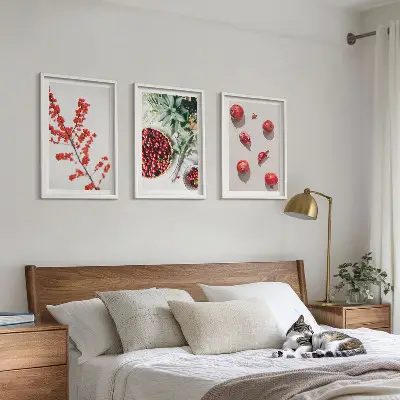 Zidna galerija minimalizam s motivom crvenih plodova biljaka