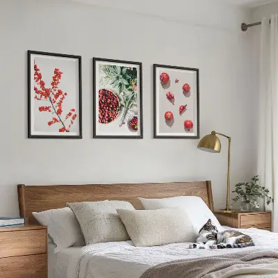 Zidna galerija minimalizam s motivom crvenih plodova biljaka