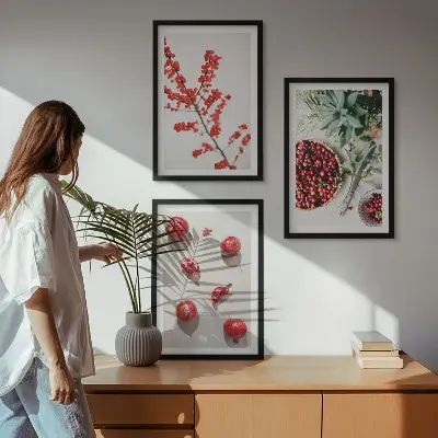 Zidna galerija minimalizam s motivom crvenih plodova biljaka