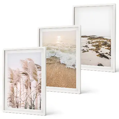 Zidna galerija s motivom plaže, trave, valova i kamenja u boho stilu