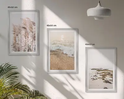 Zidna galerija s motivom plaže, trave, valova i kamenja u boho stilu