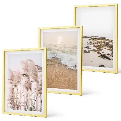 Zidna galerija s motivom plaže, trave, valova i kamenja u boho stilu